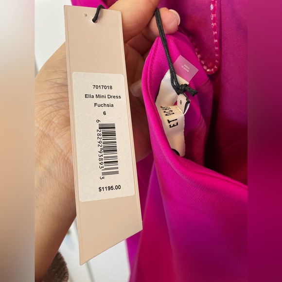 Et Ochs Ella Crystal Strappy Open-Back Mini Dress
$1,195 US 6 NEW ! - Picture 5 of 12